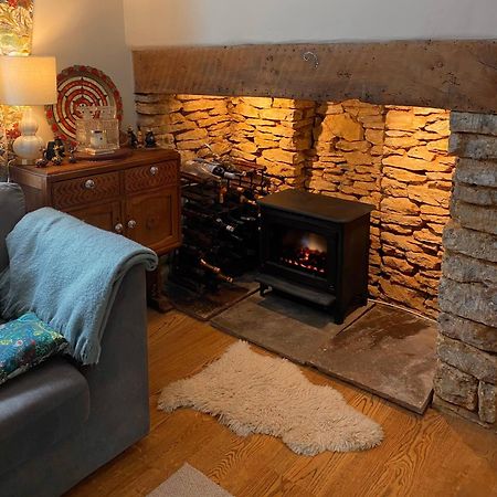 Cottage In The Heart Of Frome Bagian luar foto
