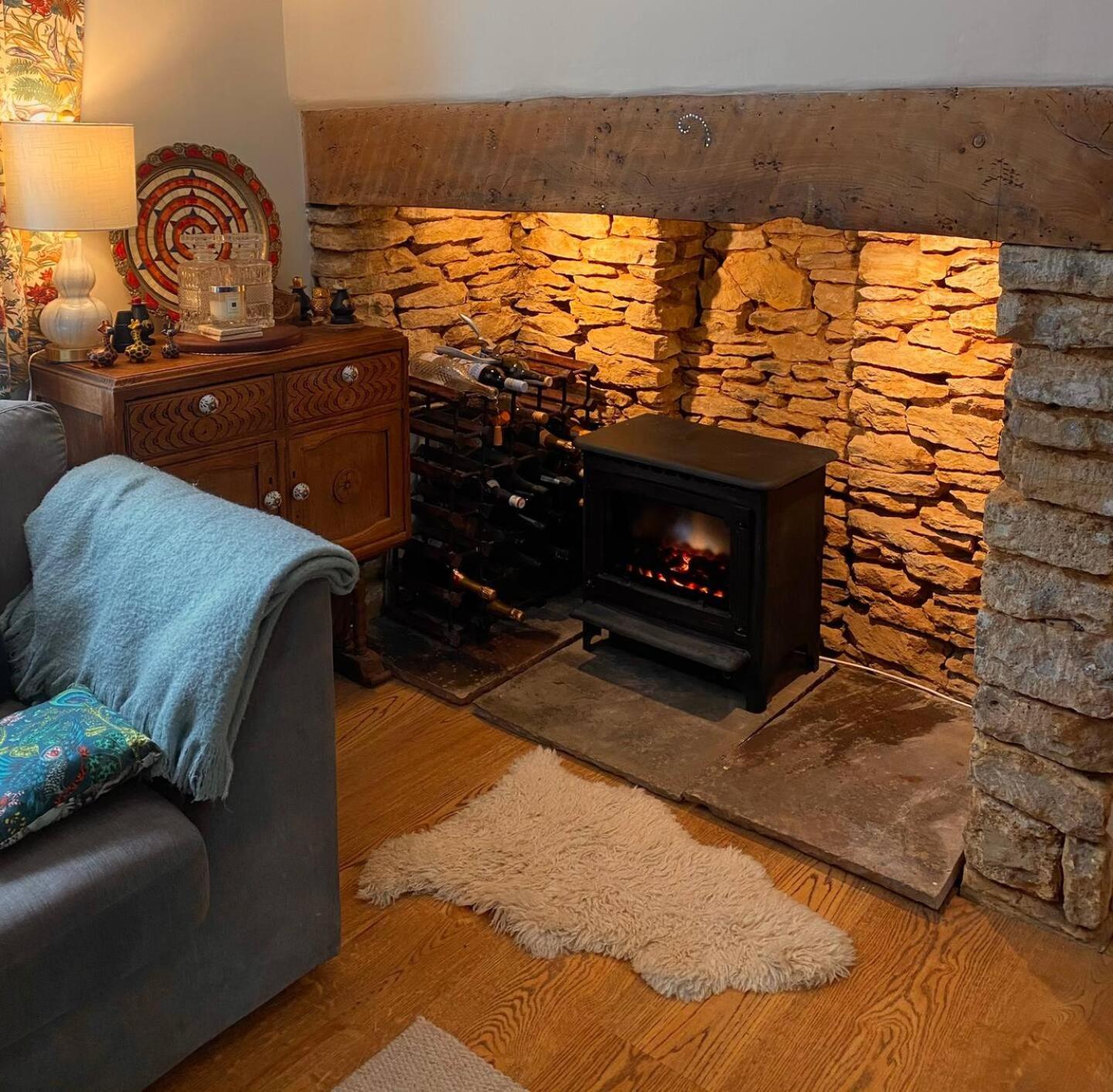 Cottage In The Heart Of Frome Bagian luar foto